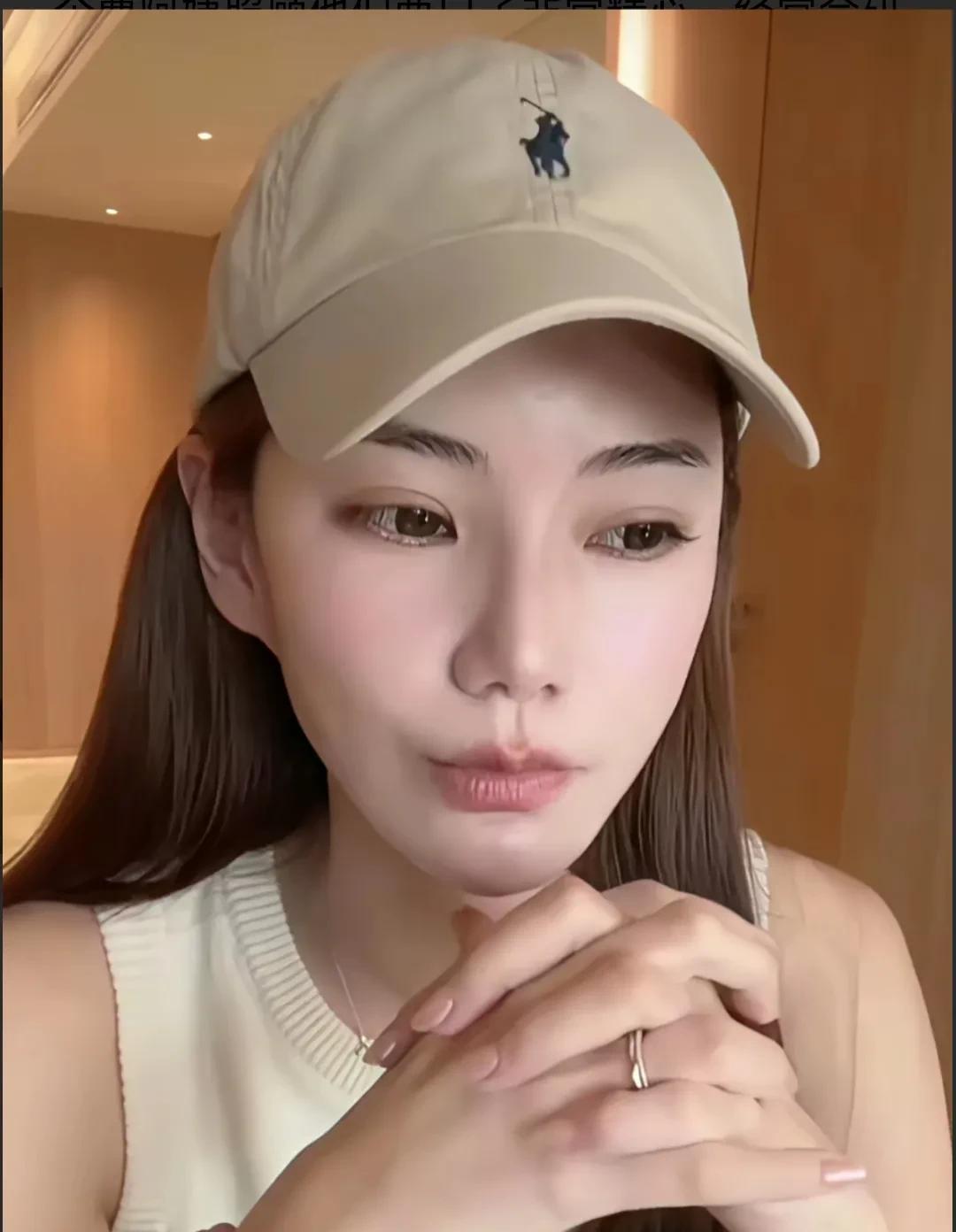 马筱梅昨天直播的时候跟大家聊天。讲到了自己在北京的家里也有一个阿姨是曹阿姨，并且