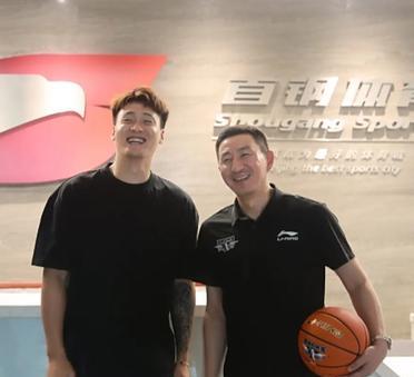赵睿谈加盟北京队：感到非常开心！并且，解释为何选择24号球衣。周琦18字进行调侃