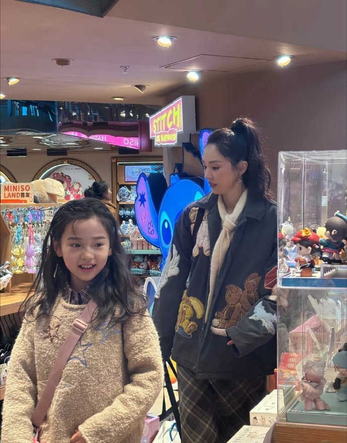 母女俩真的挺好看的，最近她们好火！ ​​​