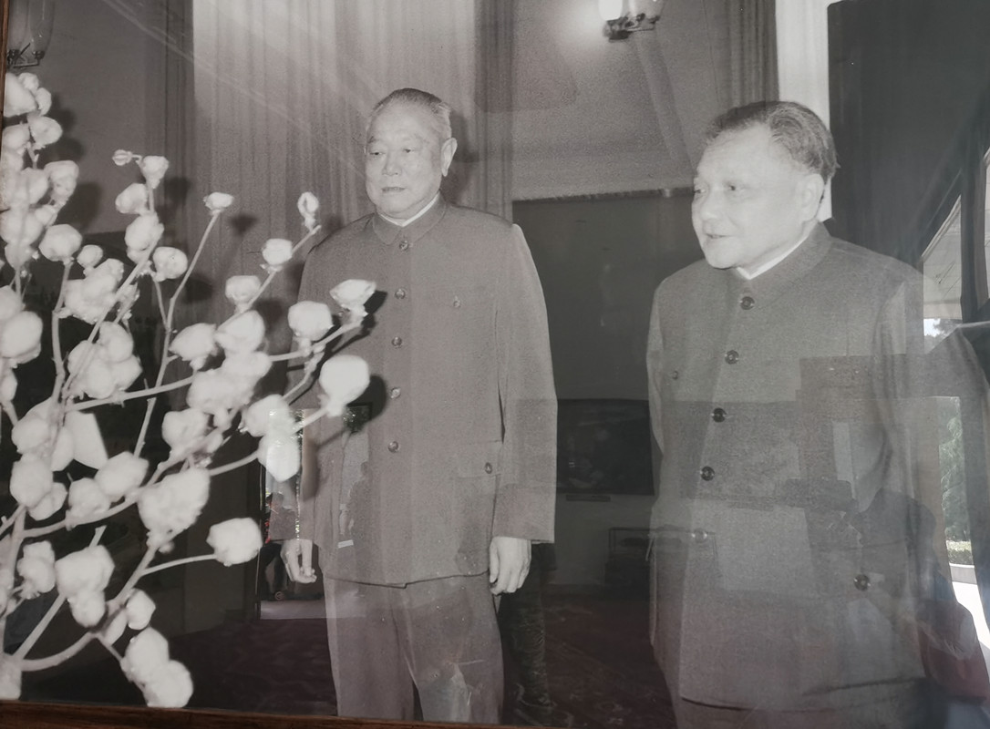 两位任期长达20多年的国务院副总理，后来都是正国级，都是一代人杰。