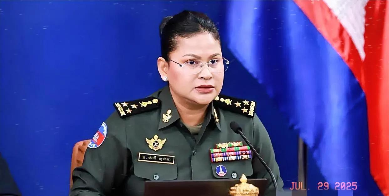 柬埔寨国防部女发言人，玛丽淑·洁达将军。柬埔寨的将军应该是多如牛毛了。