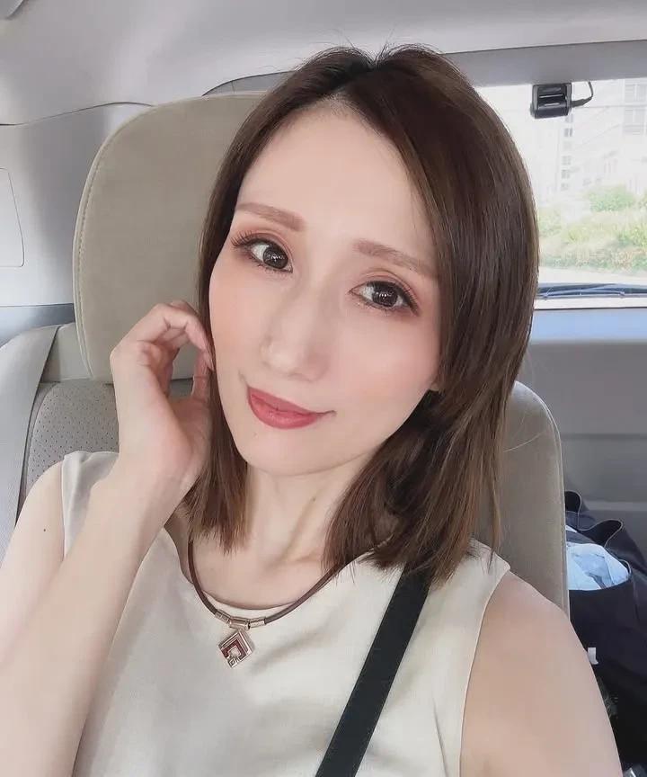 很多人说JULIA京香老师状态大不如前，面容消瘦得厉害。其实早期2009年刚出道