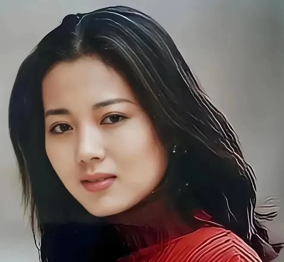 王茜华的两段婚姻，
第一段：海归周京
1998年，王茜华28岁，周京留学回来