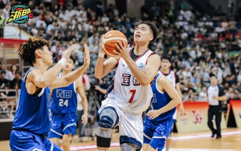 浙BA莲都晋级四强，82:75力克青田，莲都强势锁定四强！这比分够燃，这胜利够硬