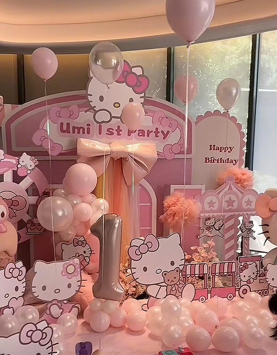 韩安冉对两个女儿的差别对待，从生日排场就能看得明明白白。大女儿小猪妹过生日，又是