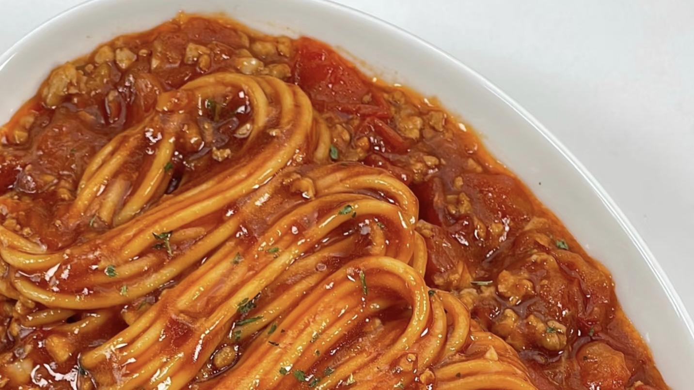 手把手教你做酸甜开胃番茄肉酱意面