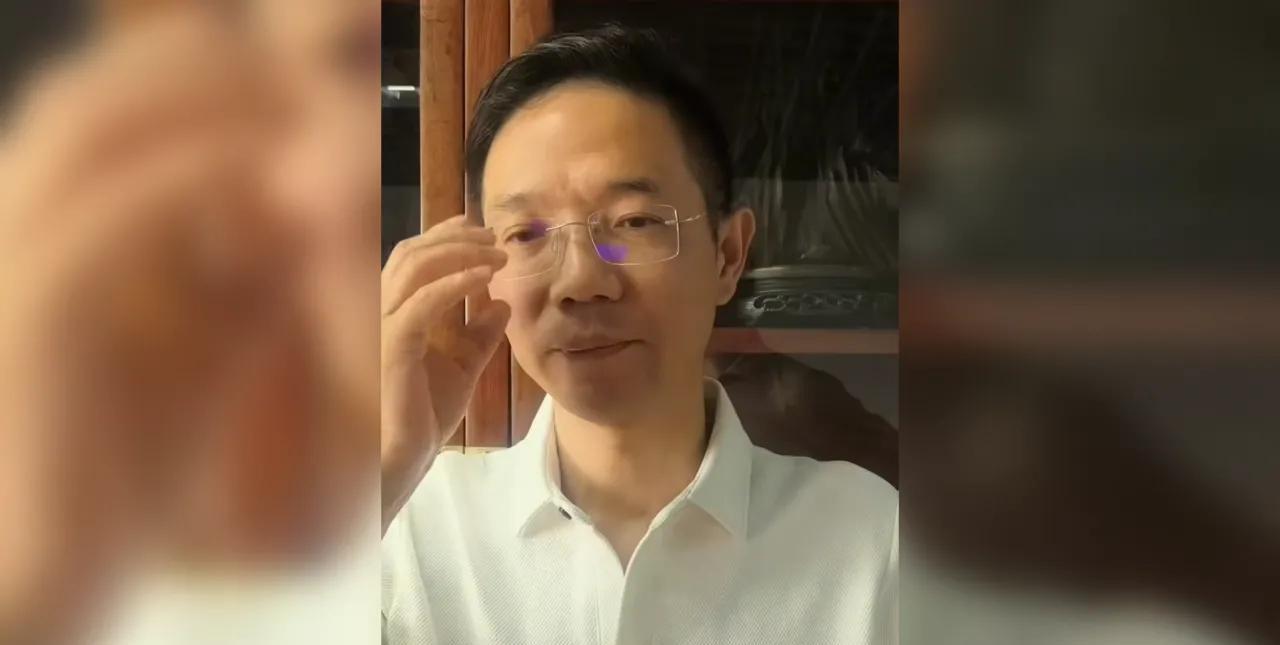 D粉真会黑李老师 ，说别人五年来就代理了一个Two八，还八年败。
要知道别人是小