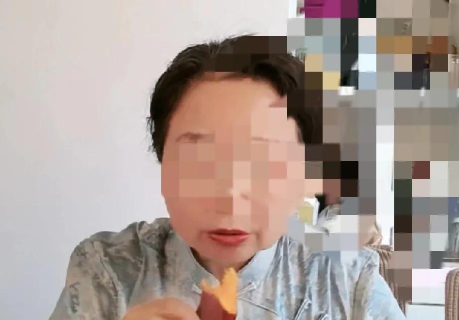 老度直播又喊话老徐， 给大家一个交代 ，说都支持你五年了， 到底是错还是T，出来