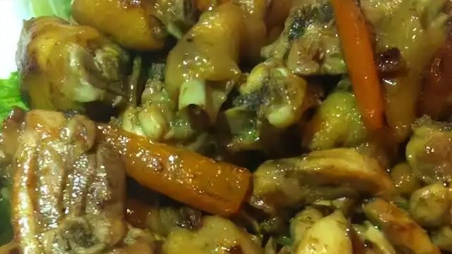 秘制蚝油焖鸡：鲜香滑嫩的家常美味