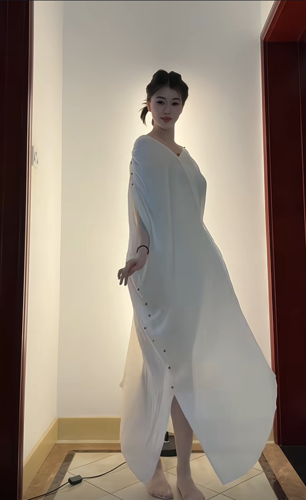 老婆新买的衣服也不知道花了多少钱
