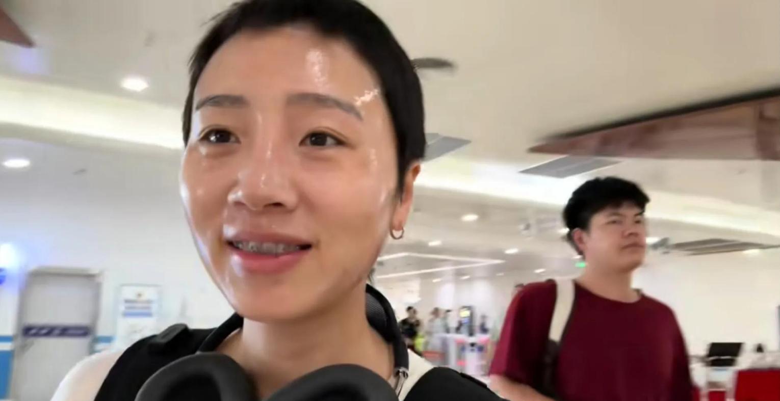 秋天妈妈彻底出名了。  这次的名气，却并非她所愿。  



不久前，她推销的一