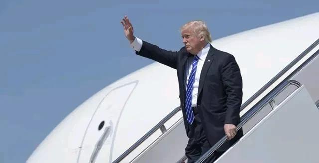 美国白宫新闻发言人卡罗琳·莱维特表示，美国总统特朗普将于7月25日至29日访问苏