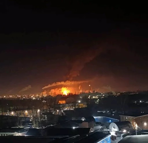 突发!俄罗斯大型机场遭袭。



塔斯社消息，当地时间24日，俄联邦克拉斯诺达尔