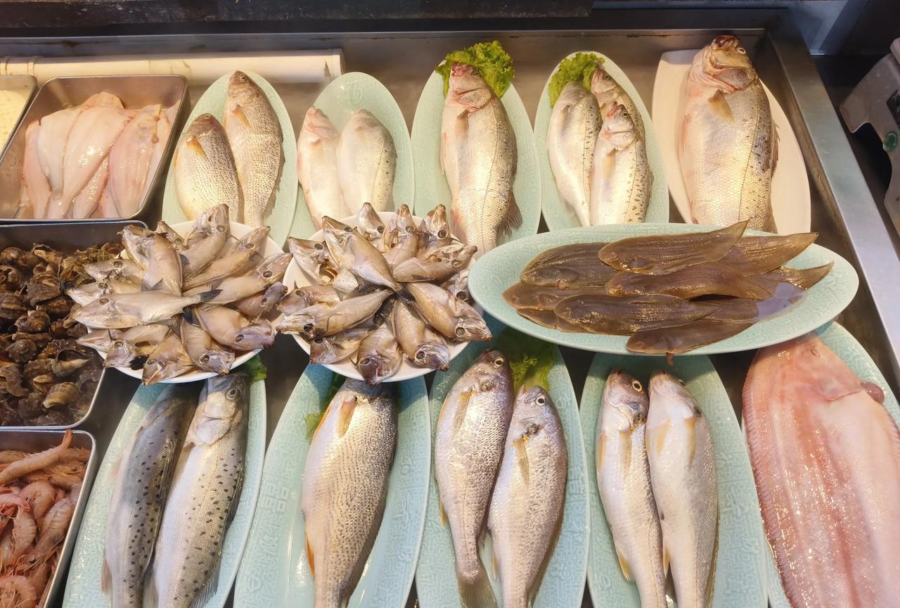 为朋友推荐一个食品新鲜环保的平民饭店---福来渔小馆
位置在东李万达悦公馆西南紧