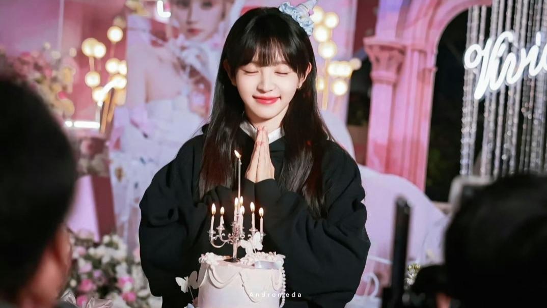 田曦薇生日夜无人机应援：星与粉的双向奔赴