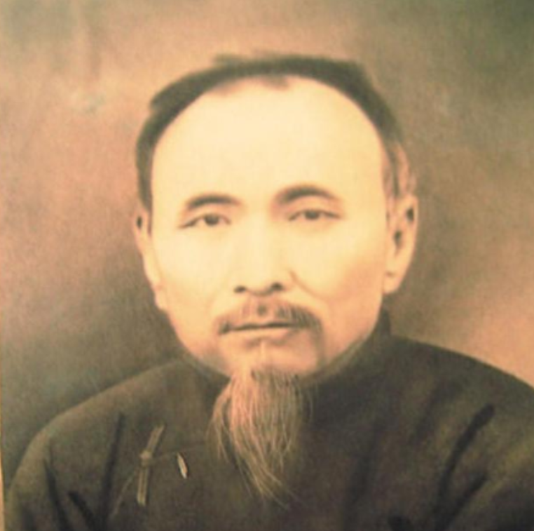 1935年，日军军官土肥原贤二，见大侠杜心五誓死不降，决定公开处决他，行刑的头天