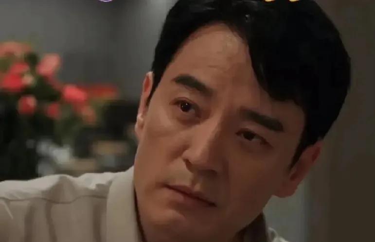 男人的车上是不是都有茶叶和酒？
看《以法之名》，李检被专案组请去问询，想喝酒，洪