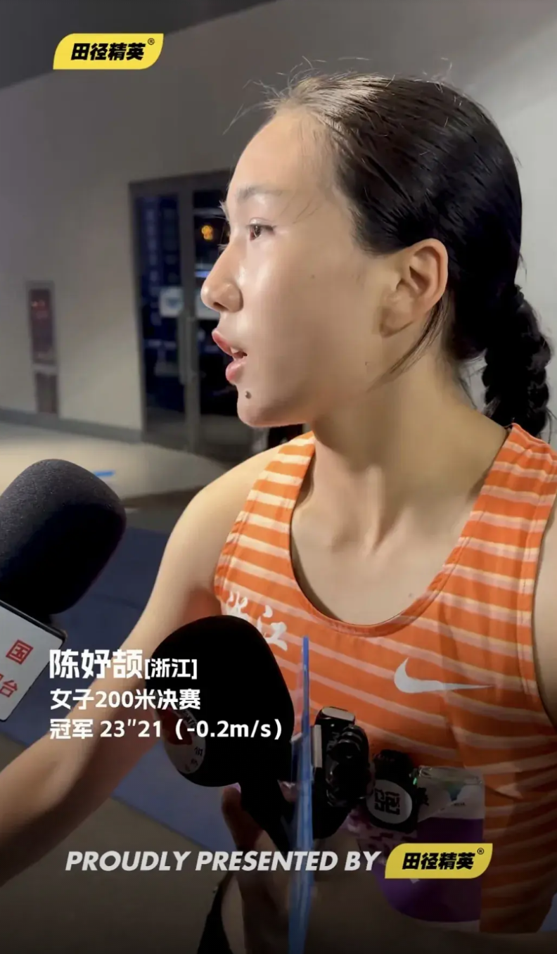 中国体育界一下出来两个“小孩姐”，一个是田径队的17岁的陈妤颉，一个是游泳队的1