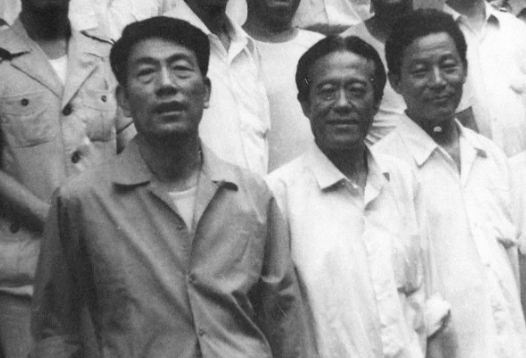 杨少华的穷在相声圈是出了名的，这主要有两个原因