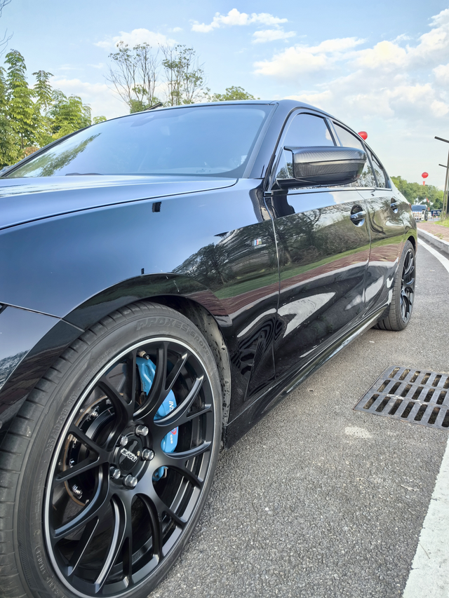 这齐边数据帅不帅
加宽改装轮毂完美数据，不说性能提升，单说外观 ，你就说帅不帅就