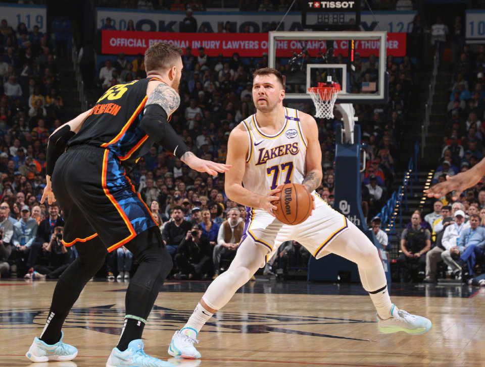 4月7日NBA常规赛，湖人客场挑战联盟第一雷霆，全程压制对手，最终126-99大