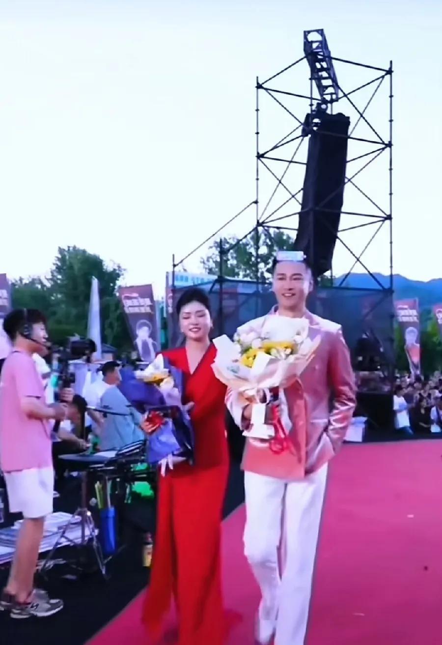 现在如果刷到罗娇和徐子崴的视频，只能是划过不看，因为从心里太讨厌这俩人了。
罗娇