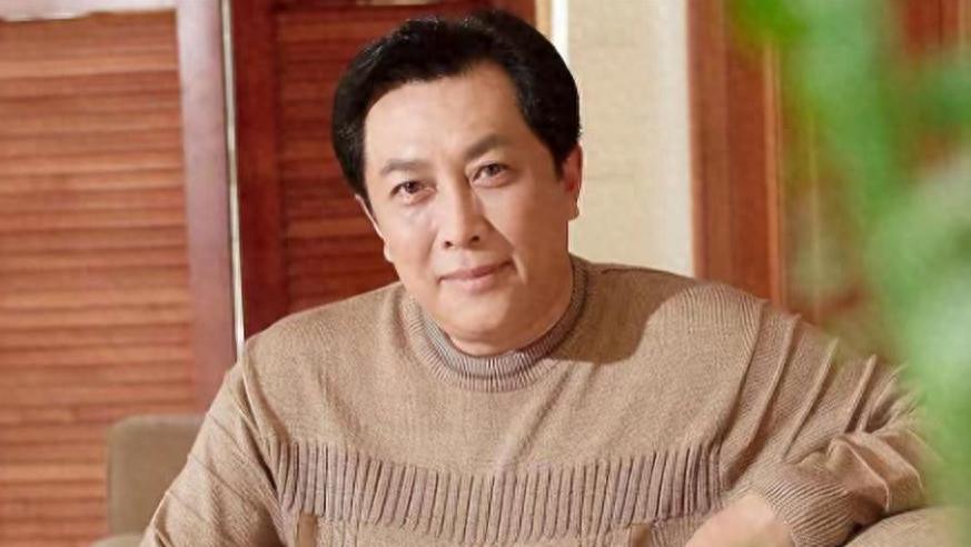 73岁唐国强：在国内挣钱，妻儿在国外花，担心残疾儿子的婚恋