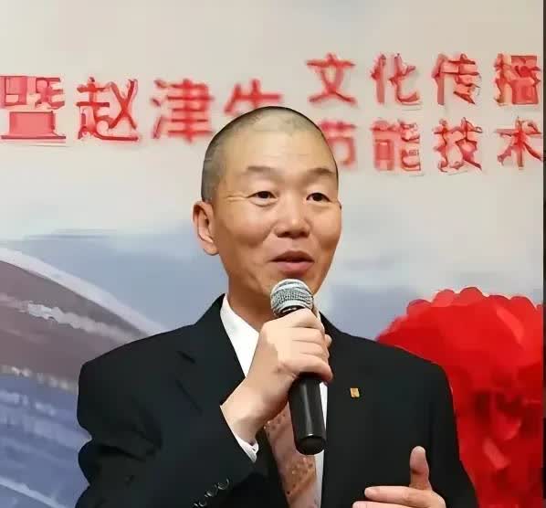 赵津生不承认大涌是相声行内人，一句话就可以问倒大涌：你会说相声吗？你是干这个的吗