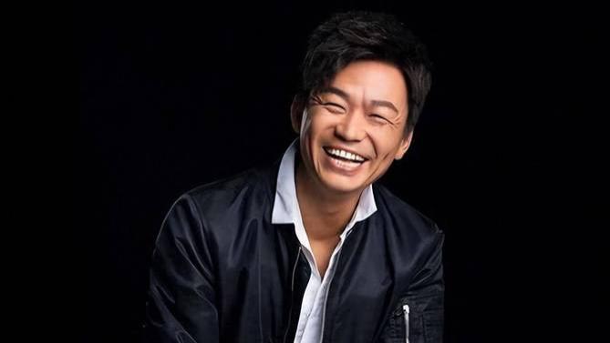 我的妈呀！这是王宝强？怎么变这么帅了？好像男大学生啊