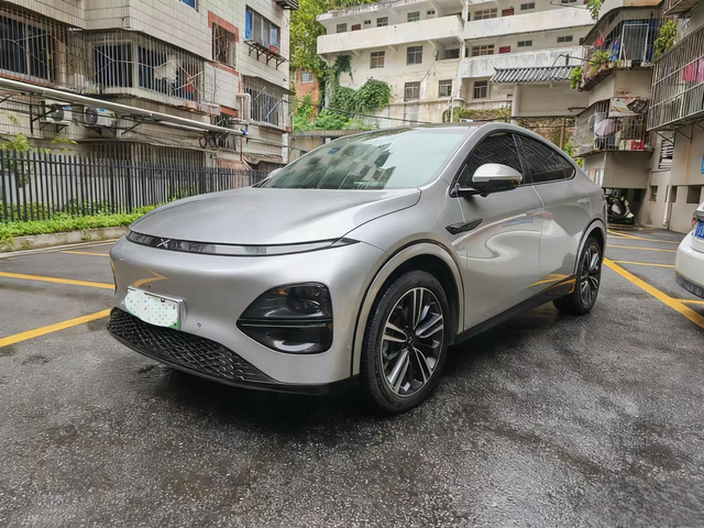 你们的辅助驾驶会抢红灯吗
辅助驾驶为啥快到红绿灯路口都不减速呢？要么快到了停止线