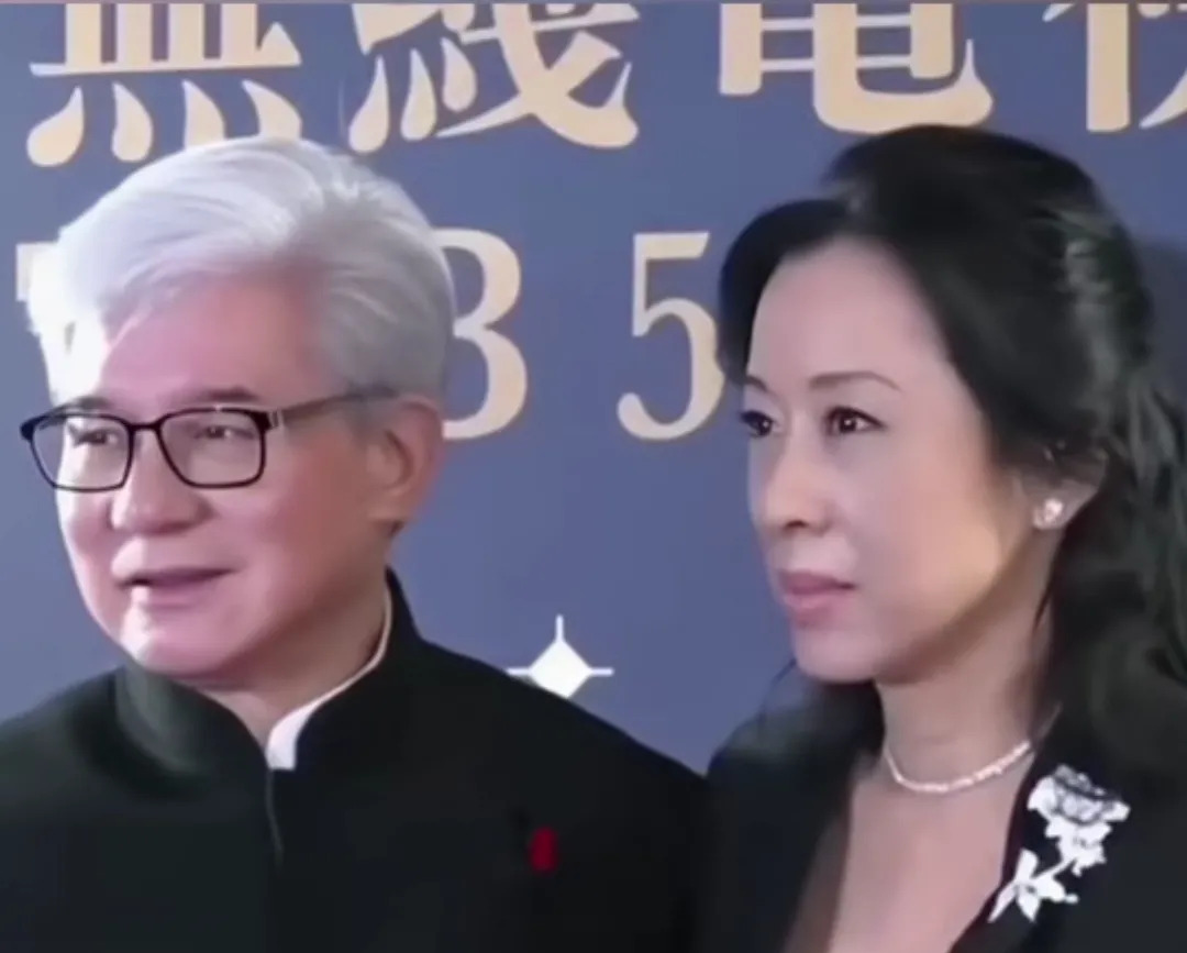 朱玲玲两嫁豪门











离个婚还能分到公司股份？这是什么样的神仙操