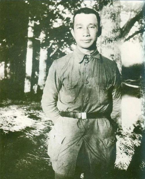 红军营长中弹牺牲后，粟裕一度沉痛无比，不料1977年营长突然上门拜访！
1977