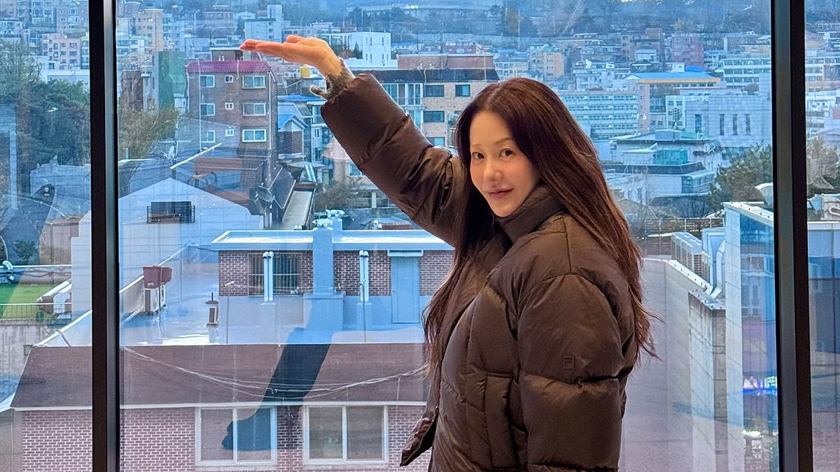 这真的是53岁？高贤廷近照状态逆天，紧身裤造型展现完美腿型