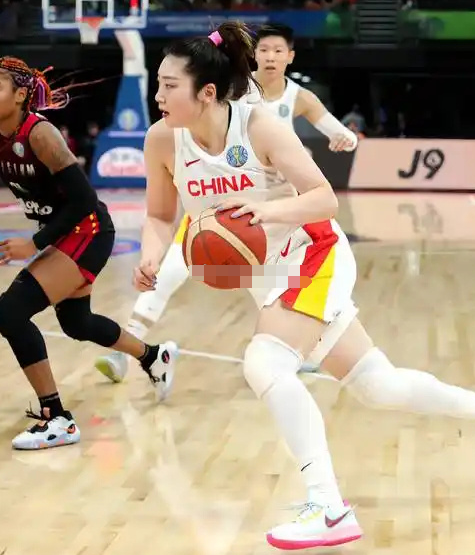 热血沸腾！大运会女篮 1/4 决赛，中国大学生女篮成功复仇日本大学生女篮，以 7