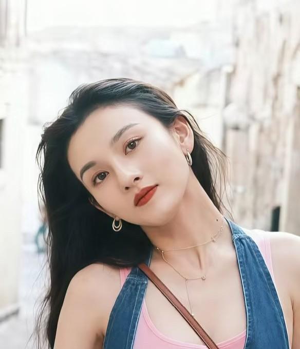现在最抓心挠肝的人
应该就是刚复出不久的宋祖儿了吧
这次估计她回不来了
宋祖儿第