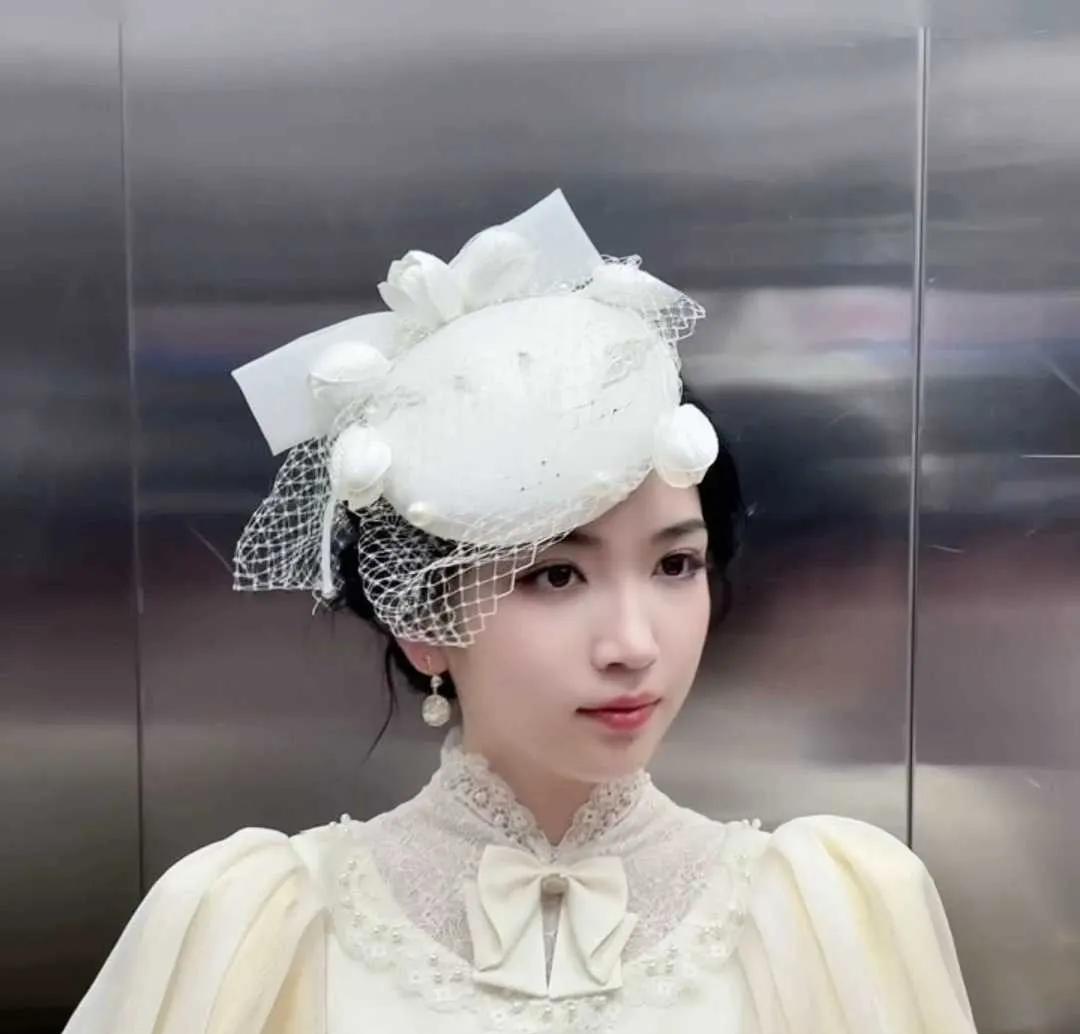 代露娃复古造型杀疯了！跑男里的“正确用脸”模板
最近在《奔跑吧》里刷脸的她，这次
