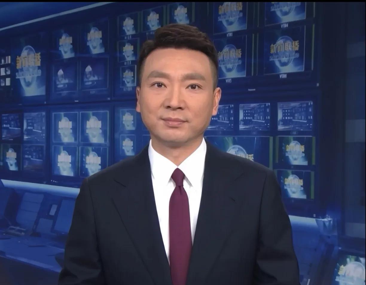 央视的台柱子，扛把子康辉去哪了？
看九三大阅兵的，解说没有听到康辉的声音，也没有