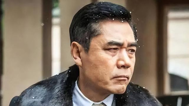 69岁陈宝国近况曝光，身形消瘦老态尽显，儿子也是演员42岁仍未婚
