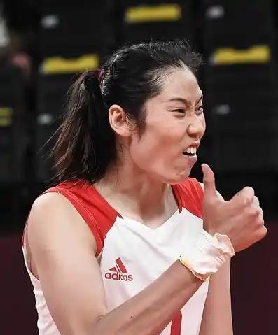 朱婷又赢了，助科内3-0轻取奥兰多女武神！
       2025年女排世俱杯B