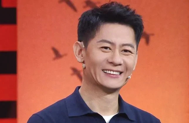 李健为爱演戏终成名











我的天哪！你们敢信？李健曾经的梦想居然