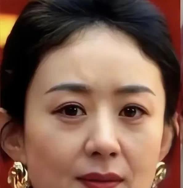 赵丽颖都40+了，真人和小区那些大妈没两样，网上那些都是精修图而已，真那么美林更