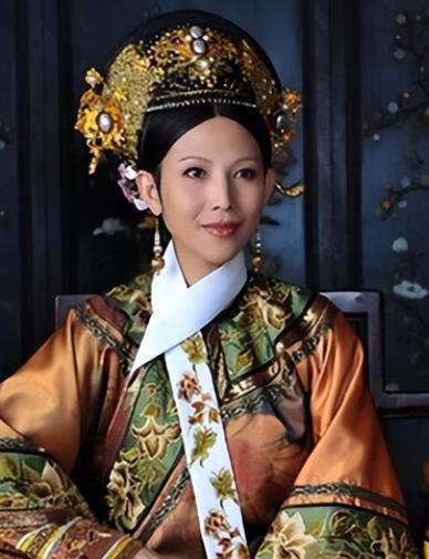 2010年，国内影视行业迎来了又一部重磅宫廷大戏《甄嬛传》，这部剧以其庞大的投资