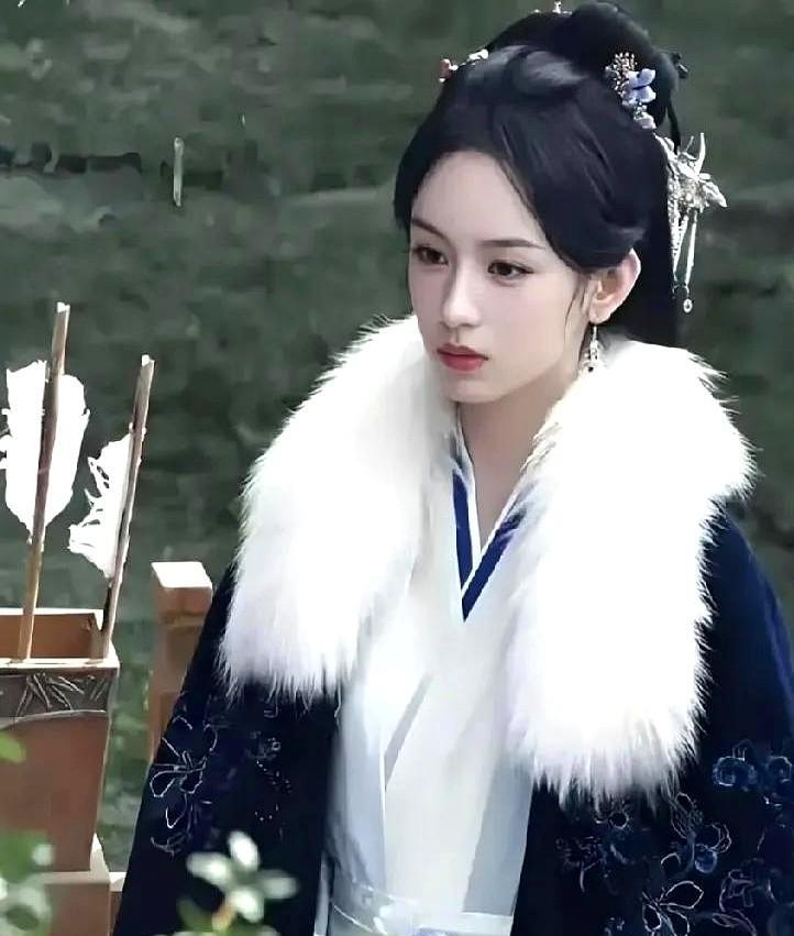 27岁演14岁，林黛玉选角先输一半。
郑晓龙把镜头对准少女，却给了一张成年脸。