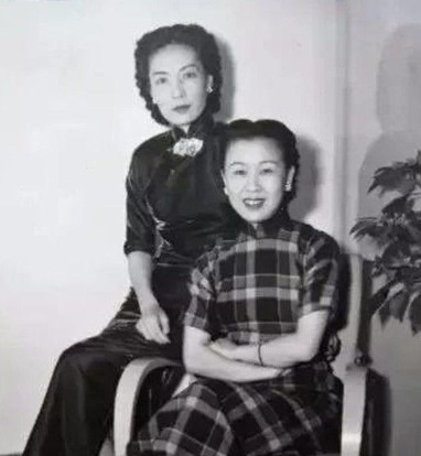 1922年，黄金荣告诉妻子林桂生：“我要娶露兰春，你交出家里的财政大权吧。”没想