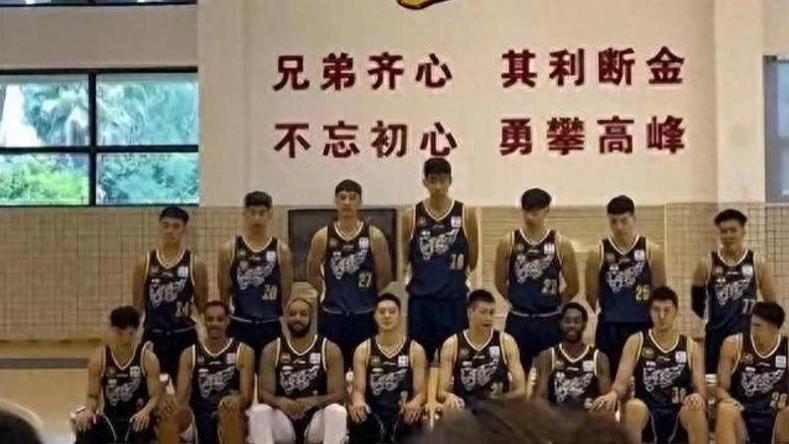 誓胜残阵广厦！七外援对决，徐昕PK许钟豪，二少扛大旗！