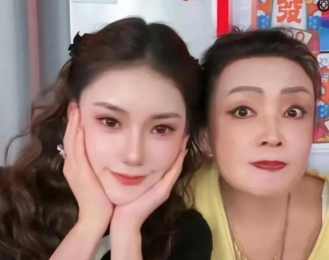 豪门家务事一直是大众津津乐道的话题！汪小菲的一双儿女小玥儿和小箖箖，如今竟亲昵喊
