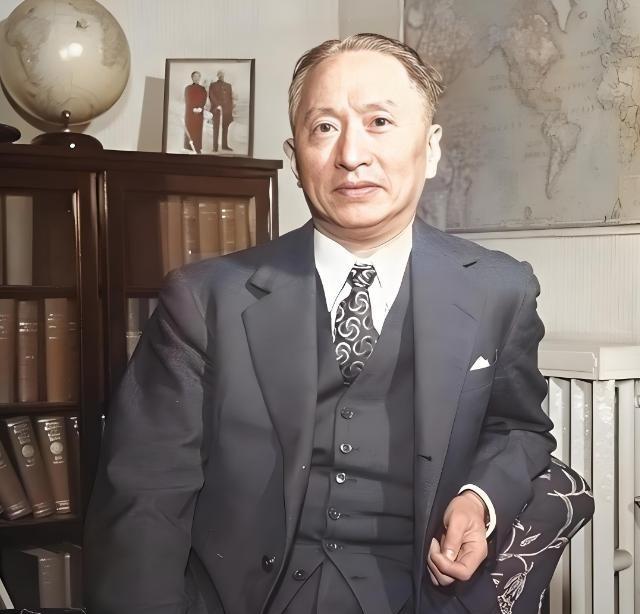 1985年11月14日晚上，顾维钧临睡前像往常一样进浴室洗澡，边洗边与浴室外的严