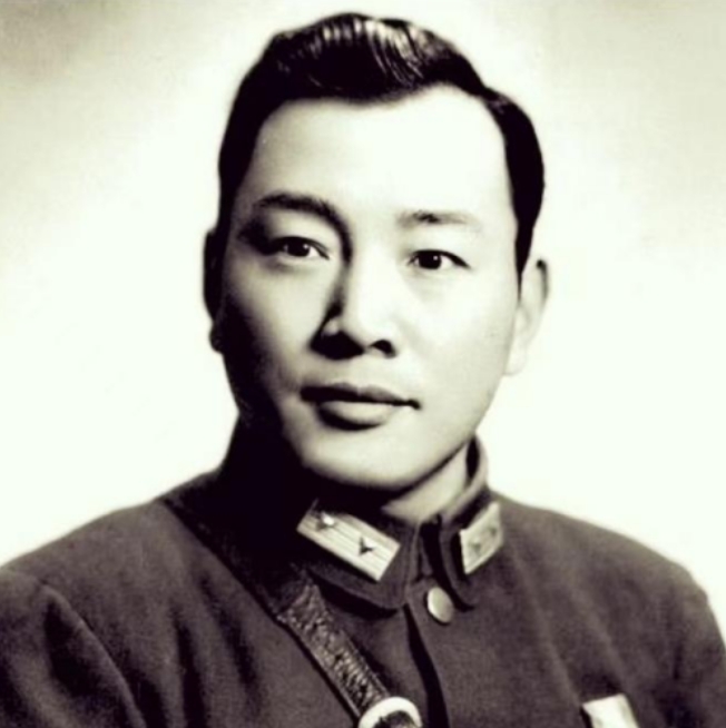 老弟你也起义了？”1949年，国民党将领张治中在中南海看到一位熟人，大为震惊。没