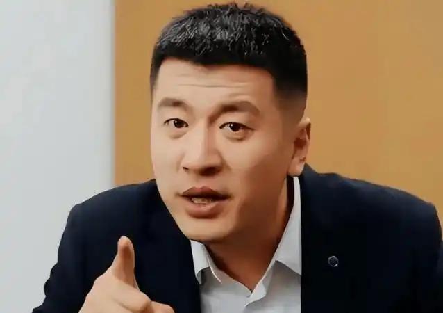 现在终于理解张雪峰的话了，他直言，穷人家的孩子步入社会，起步得比别人晚10年。2
