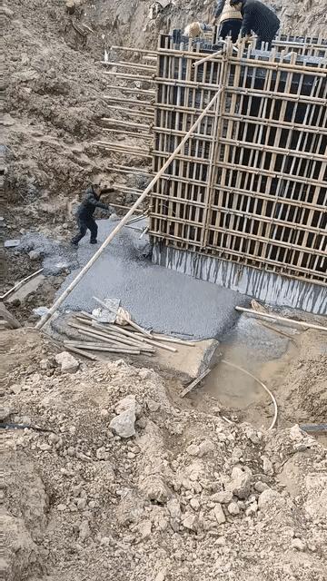 这混凝土水加多了！